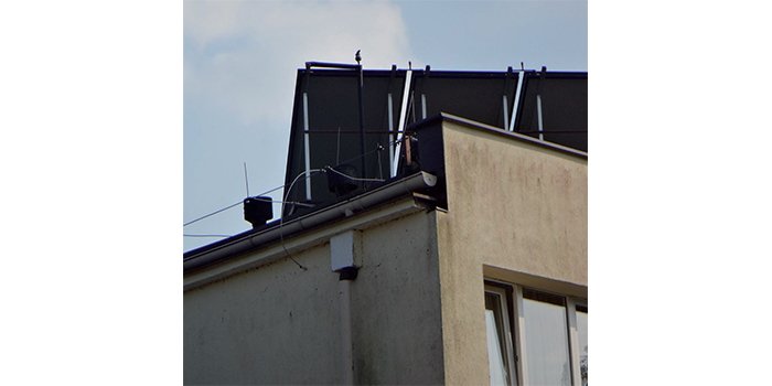 Praca na zwarcie stringu paneli PV zainstalowanych na dachu obiektu, fot. J. Wiater
