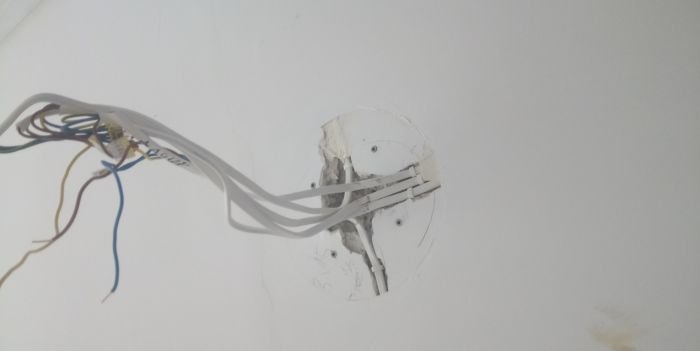 Lampa sufitowa, a pod nią..., Fot. Jakub z Mirosławca