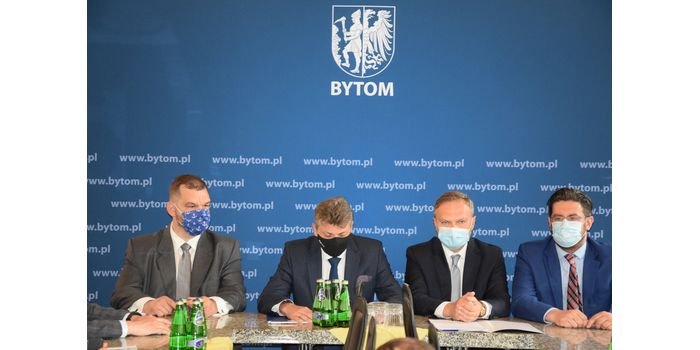 TAURON Nowe Technologie podpisał z Miejskim Zarządem Dr&oacute;g i Most&oacute;w w Bytomiu umowę dotyczącą wymiany oświetlenia. Fot. TAURON