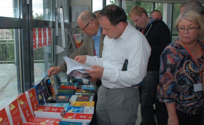 Stoisko z literaturą
