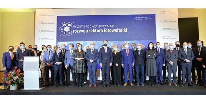 Podpisanie Porozumienia o wsp&oacute;łpracy na rzecz rozwoju sektora fotowoltaiki. Fot. MKiŚ