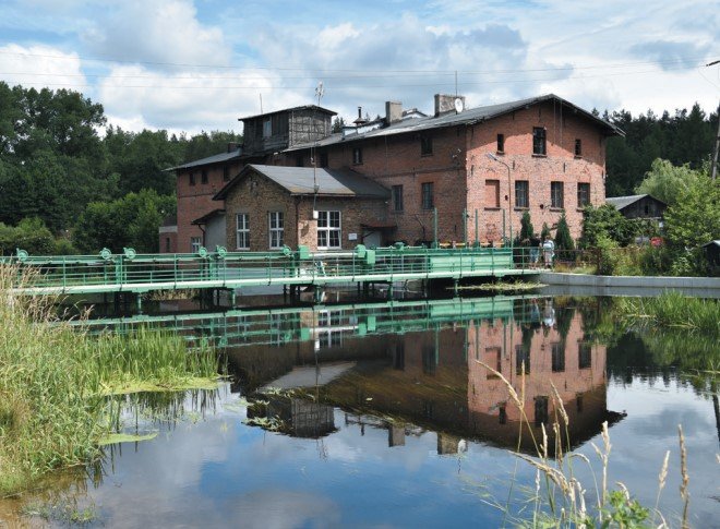 EW ŁUPAWA. Widok starego młyna i elektrowni