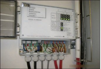 Przykład niezrozumiałego podłączenia centrali systemu detekcji