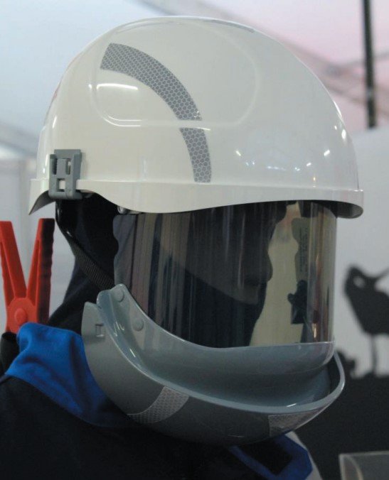 Kask wraz z przyłbicą