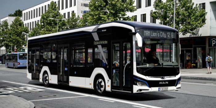Zasięg autobusu elektrycznego standardowego zaoferowanego przez MAN wynosi 401 km, natomiast zasięg autobusu przegubowego &ndash; 340 km, fot. MAN Truck &amp; Bus AG