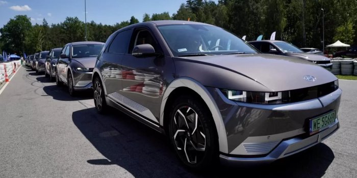 Sp&oacute;łka AstraZeneca postawiła na Hyundai IONIQ 5, fot. Hyundai