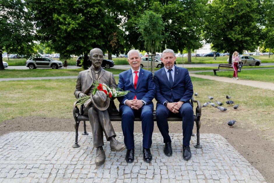 Pamiątkowe zdjęcie z Michałem Doliwo-Dobrowolskim