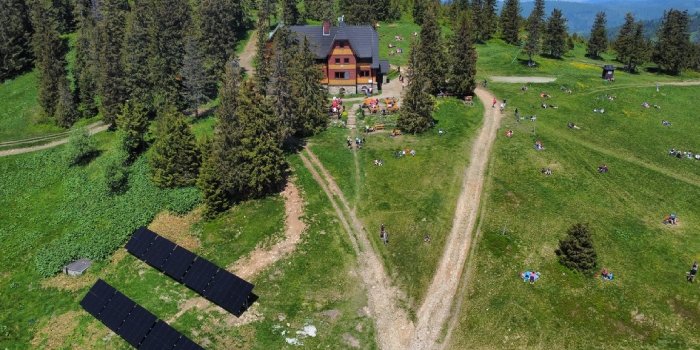 Instalacja fotowoltaiczna przy schronisku &bdquo;Rysianka&rdquo;, fot. Columbus Energy