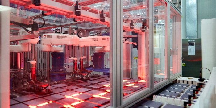 Ogniwa fotowoltaiczne z krzemu i perowskitu będą produkowane w europejskiej siedzibie firmy Q Cells w Thalheim (Niemcy), fot. Q Cells &nbsp;