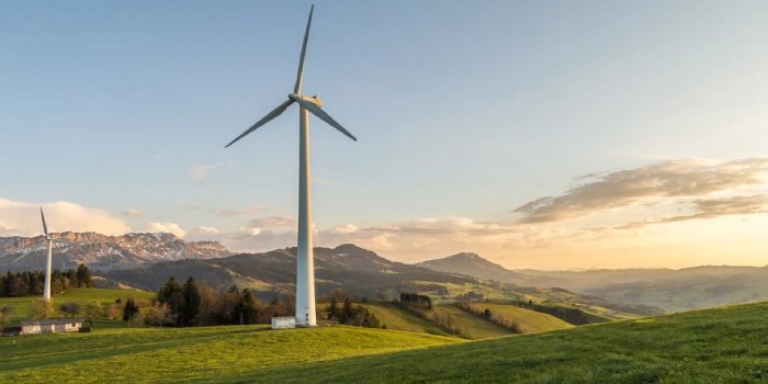 Koniec przerw w pracy farm wiatrowych: jest pomysł, co zrobić z nadwyżką energii, fot. Pixaby