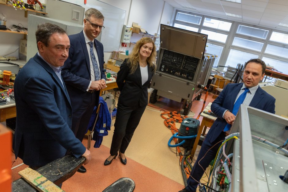2023 04 27 podpisanie umowy z trumpf huettinger fot dariusz piekut pb 15 1