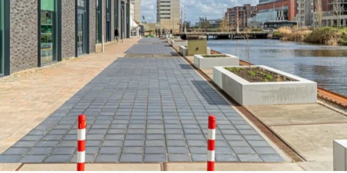 W Groningen w p&oacute;łnocnej Holandii oddano do użytku nowy fotowoltaiczny chodnik, fot. Platio Solar