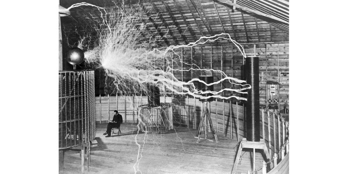 tesla w swoim laboratorium