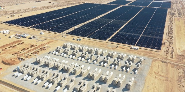 Największa na świecie farma PV z magazynami energii działa w Kalifornii, fot. Mortenson.com
