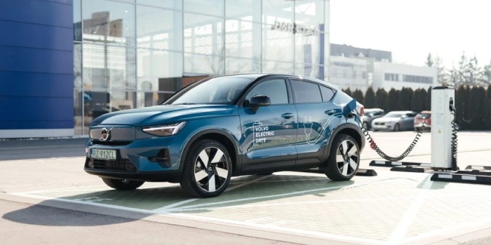 Volvo zbuduje w Polsce 130 og&oacute;lnodostępnych stacji szybkiego ładowania. Fot. Volvo Car Poland