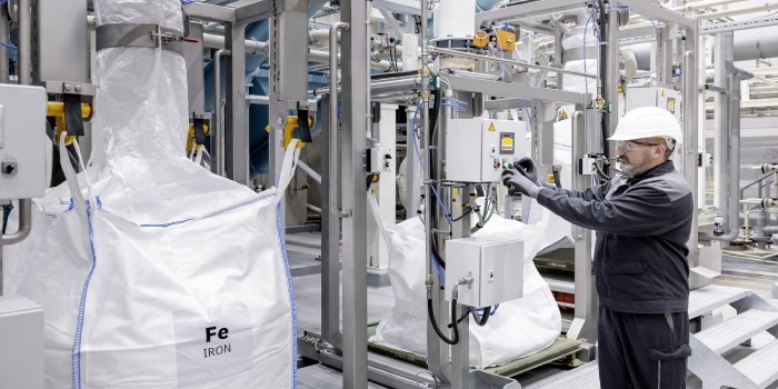 Mercedes otworzył zakład recyklingu akumulator&oacute;w do aut elektrycznych. Fot. Mercedes-Benz