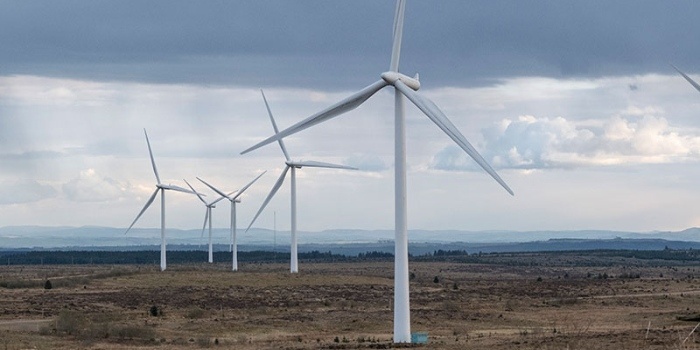 Na zdjęciu: Whitelee &ndash; największa brytyjska lądowa farma wiatrowa k. Glasgow. Fot. whiteleewindfarm.co.uk