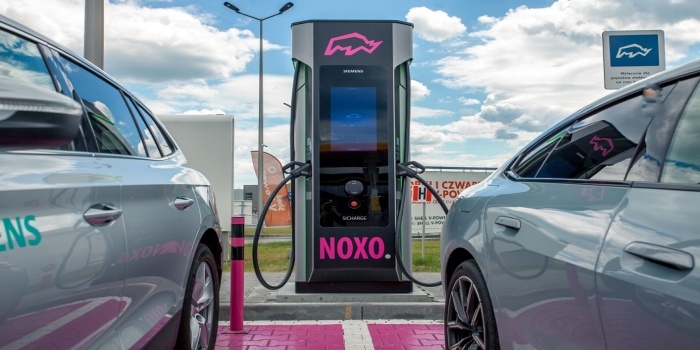 W Polsce jest ponad 143 tys. samochod&oacute;w całkowicie elektrycznych. Fot. Noxo Energy