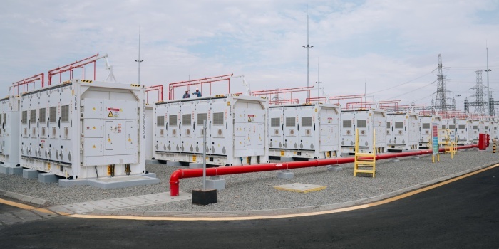 Magazyn energii na rozwiązaniach firmy BYD w Arabii Saudyjskiej. Fot. Ministerstwo Energii Arabii Saudyjskiej