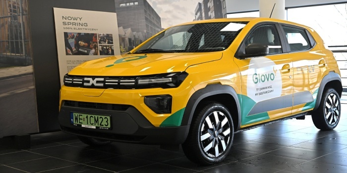 Elektryczne Dacie Spring będą przywozić zakupy warszawiakom, fot. Renault