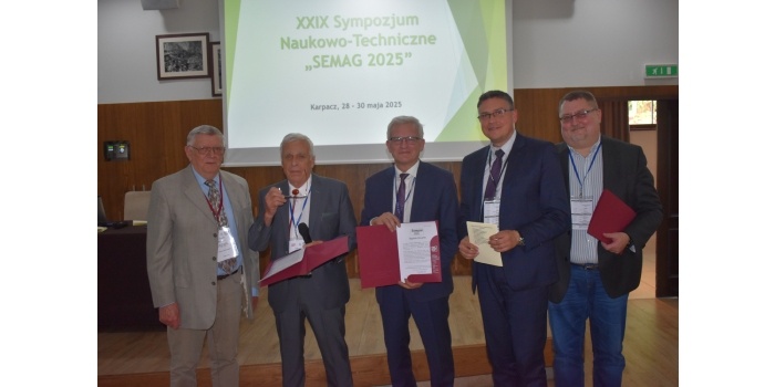Od lewej: dr inż. Zenon Okraszewski, prof. dr hab. inż. Bogdan Miedziński, mgr inż. Stanisław Wapniarski, dr hab. inż. Marcin Habrych, dr inż. Grzegorz Wiśniewski
