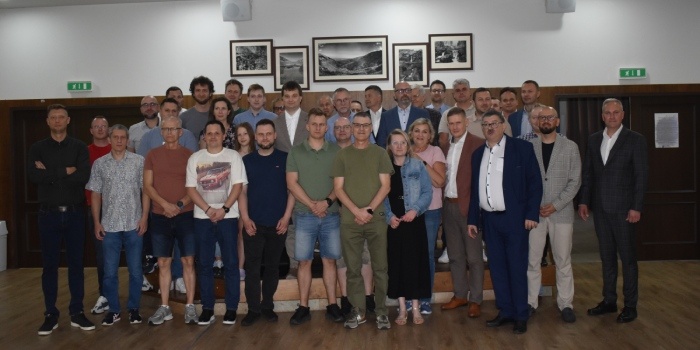 Wykładowcy, absolwenci oraz słuchacze bieżącej edycji studi&oacute;w.