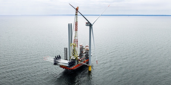 Na Bałtyku stoi już pięć turbin wiatrowych farmy Baltic Power. Fot. Orlen