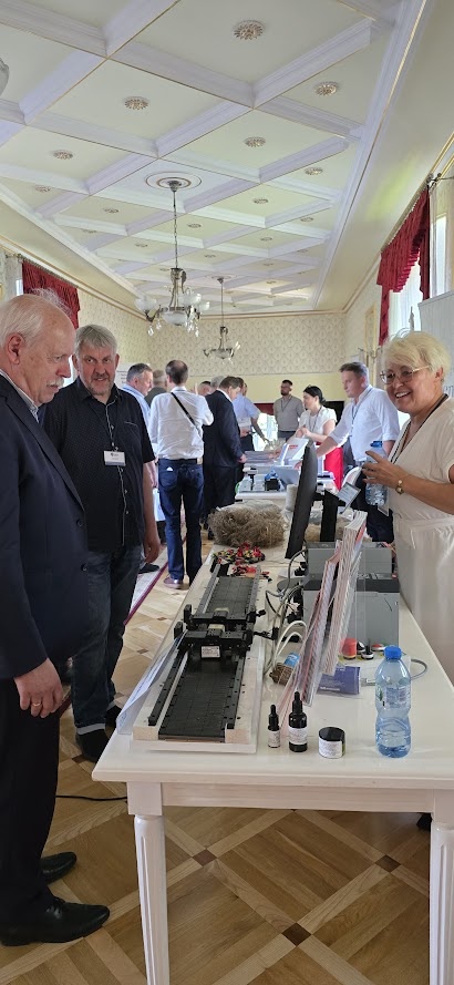 wystawa produktow ktora towarzyszyla konferencji enpp 2025