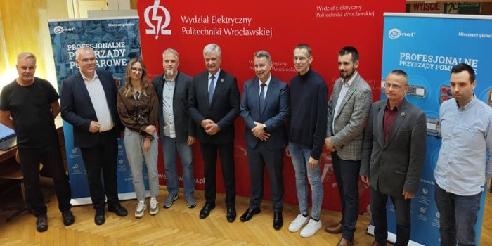 Politechnika Wrocławska rozwija wsp&oacute;łpracę z firmą Sonel. Fot. pwr.edu.pl