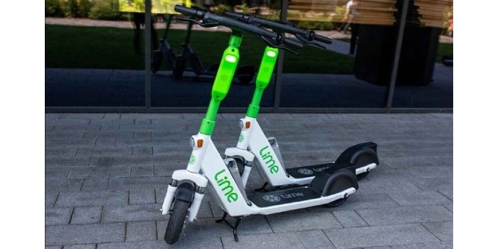 Elektryczne hulajnogi Lime będą dostępne także jesienią i zimą, fot. Lime