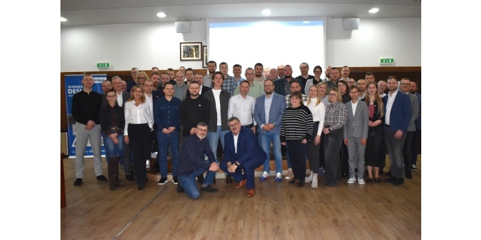 Zbiorowe zdjęcie uczestników zajęć wyjazdowych