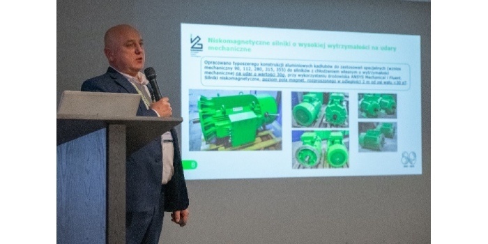 Inauguracyjne wystąpienie dr. inż. Sta&shy;nisława Gawrona, dyrektora Centrum Napęd&oacute;w i Ma&shy;szyn Elek&shy;trycznych Łukasiewicz &ndash; GIT. Fot. PEMINE