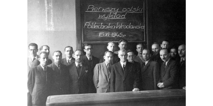 15 listopada 1945 r. prof. Idaszewski wygłosił na Politechnice Wrocławskiej pierwszy oficjalny wykład naukowy w powojennym Wrocławiu &ndash; co roku tego dnia Politechnika Wrocławska obchodzi swoje święto. Fot. PWr
