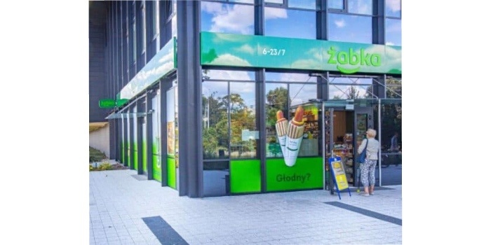 Centrum logistyczne sieci sklep&oacute;w Żabka będzie zasilane energią z instalacji PV. Fot. Żabka Polska