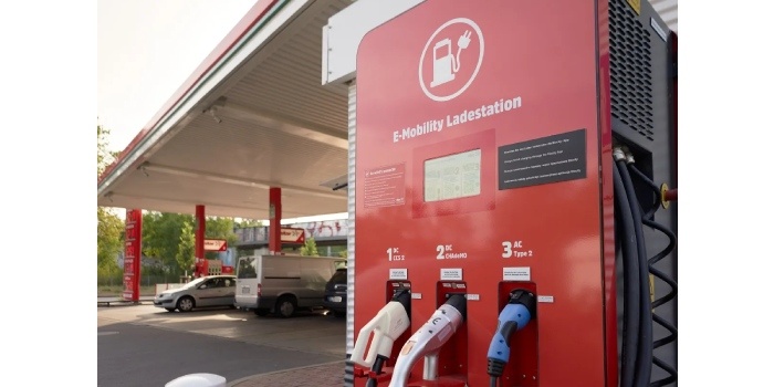 Orlen planuje zbudować 160 punkt&oacute;w ładowania w Niemczech. Fot. Orlen