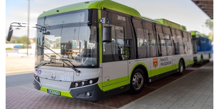 Pruszk&oacute;w ma 19 nowych autobus&oacute;w, w tym pojazdy elektryczne. Fot. Miasto Pruszk&oacute;w