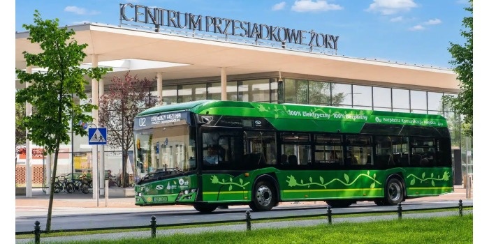 17 elektrycznych Solaris&oacute;w wozi pasażer&oacute;w komunikacji w Żorach. Fot. www.facebook.com/miasto.zory